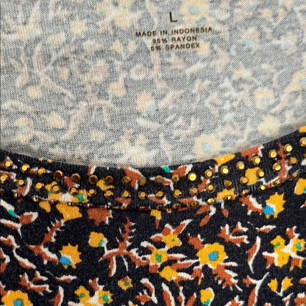 Multicolor Patterned Women's Top - Picture 2 of 5